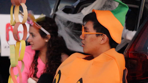 Students Volunteer at Trunk or Treat Event